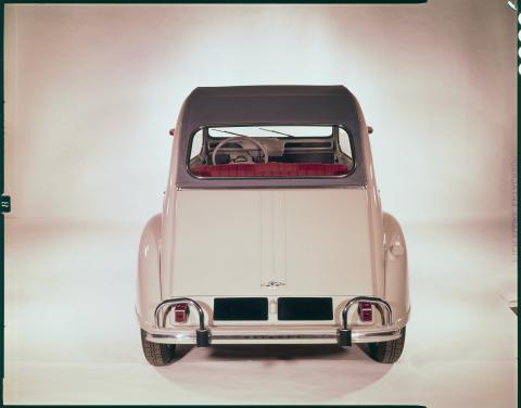 2cv_azam_1964_vue_arriare.jpg