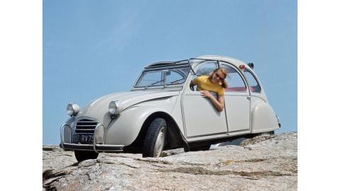 2cv_azam_1966_inspiratrice_de_la_dyane.jpg